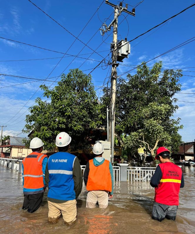
 PLN Gerak Cepat pulihkan Pasokan Listrik Akibat Banjir di Kabupaten Sidrap dan Soppeng