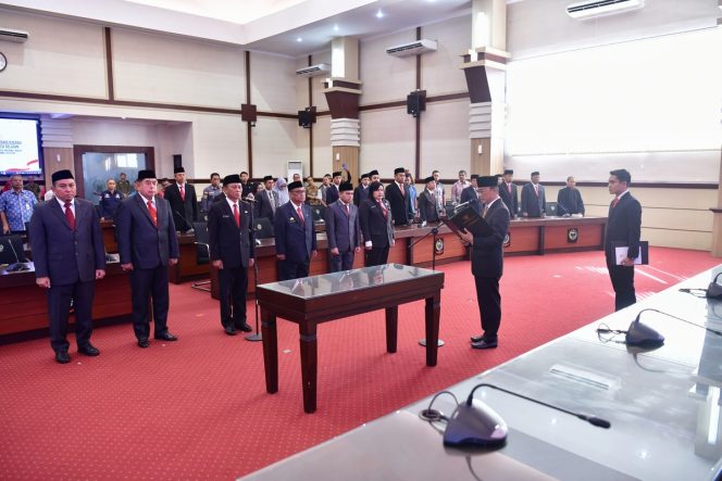 
 Pj Gubernur Prof Zudan Lantik Pj Sekda dan 5 Pejabat Eselon II, Ada Abdul Hayat Gani