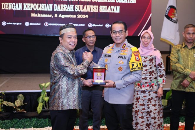 
 Penandatanganan Perjanjian Kerjasama Antara Komisi Pemilihan Umum Provinsi Sulsel Dengan Kepolisian Daerah Sulsel