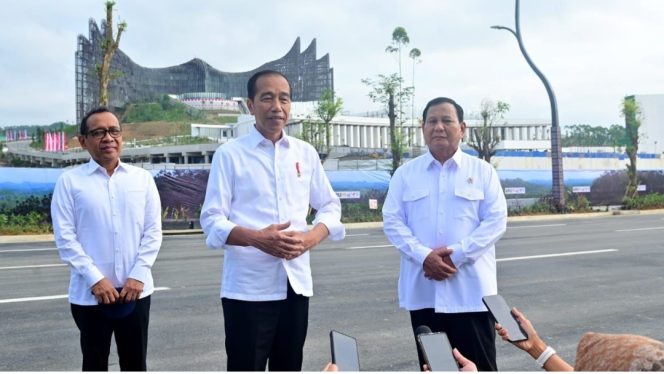 
 Presiden Jokowi dan Menhan Prabowo Tinjau Progres Pembangunan IKN