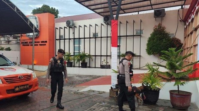 
 KPU Sulteng di Sterilkan, Detasemen Gegana hingga K9 Diturunkan 