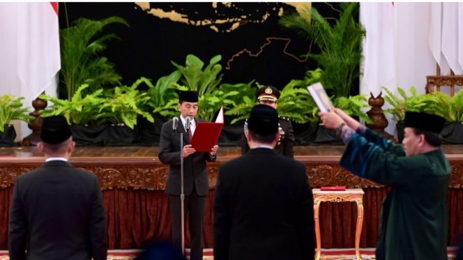 
 Presiden Jokowi Lantik Menteri Sosial dan Kepala BNPT di Istana Negara Jakarta