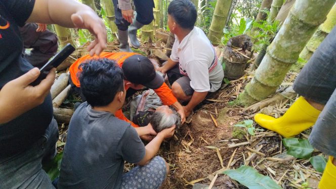 
 Dua Hari Pencarian, Tim SAR Gabungan Berhasil Temukan Lansia di Hutan Bambu Lembang Bori Toraja