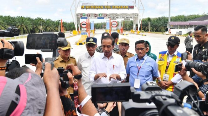 
 Tanggapi Kekalahan Timnas Sepak Bola, Presiden Jokowi: Tetap Semangat