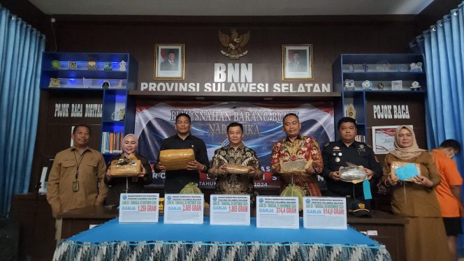 
 BNN Sulsel Musnahkan Jenis Narkotika Ganja dengan jumlah 6.215.95 gram