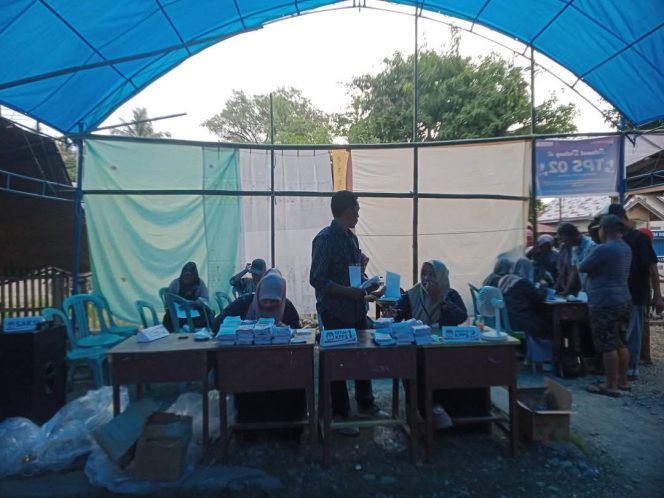 
 Warga Desa Donggulu Sulteng Antusias Datang ke TPS