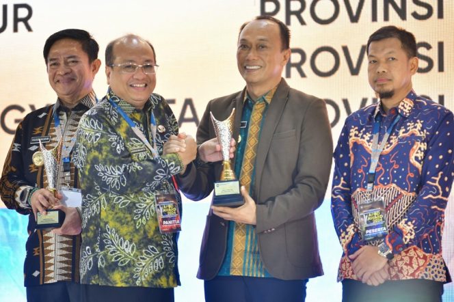 
 Selamat!! Pemprov Sulsel Raih 2 Piala APBD Award untuk Pertama Kali