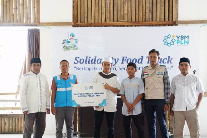 
 Solidarity Food Truck, YBM PLN UID Sulselrabar Dukung Kesejahteraan Santri