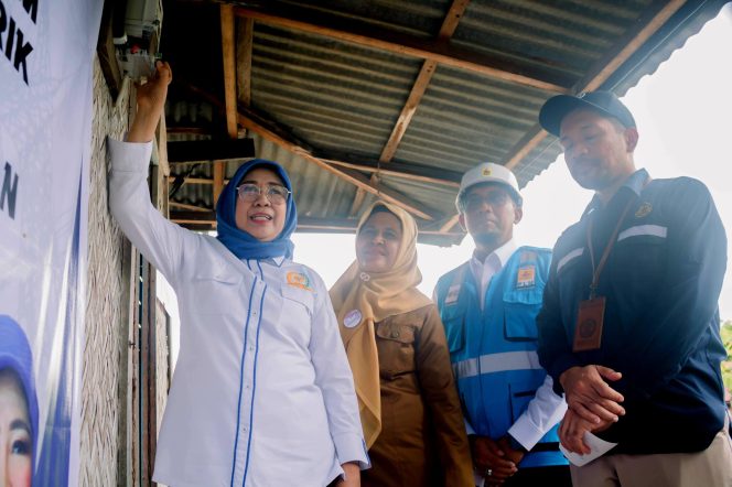 
 Negara Hadir, 7.100 Rumah Tangga Tidak Mampu di Sulsel Mendapat Bantuan Pemasangan Listrik Baru Gratis