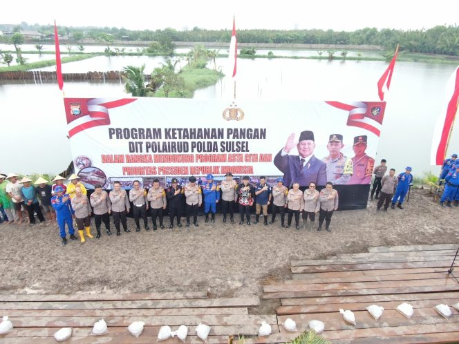 
 Polda Sulsel Dukung Ketahanan Pangan Nasional Melalui Penaburan 10 Ribu Benih Ikan di Makassar