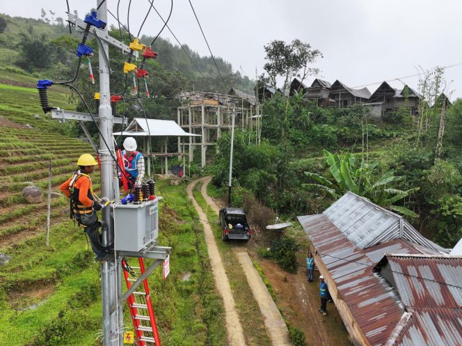 
 Listrik PLN Hadirkan Terangnya Natal di 14 Desa Kabupaten Tana Toraja