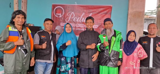 
 IKA SMA 5 Angkatan 88  dan Yayasan MAC, Buka Dapur Umum di Lokasi Banjir Perumnas Antang Makassar 