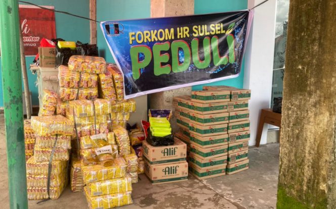
 Forum Komunikasi HR Sulsel Berikan Bantuan Korban Banjir di Makassar