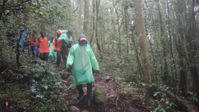 
 Terpisah dari rombongan, Pendaki bawakaraeng dievakuasi