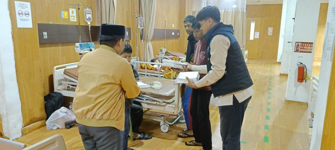
 Pemuda Muhammadiyah Kota Makassar berbagi Ifthar di Rumah Sakit Umum Daerah