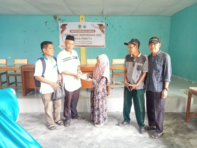 
 Desa Pinotu Salurkan BLT DD Tahap I dan II kepada 38 KPM